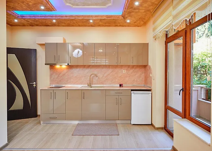 китанов Konukevi